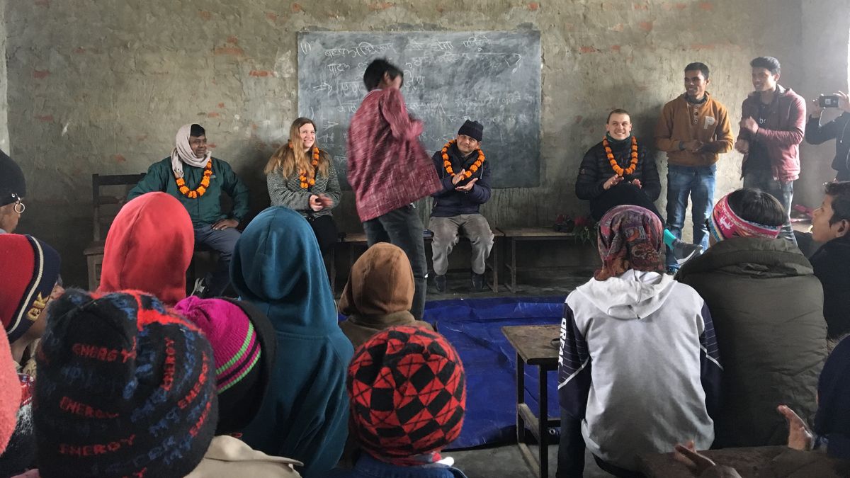 Med DUFs generalsekretær i Nepal