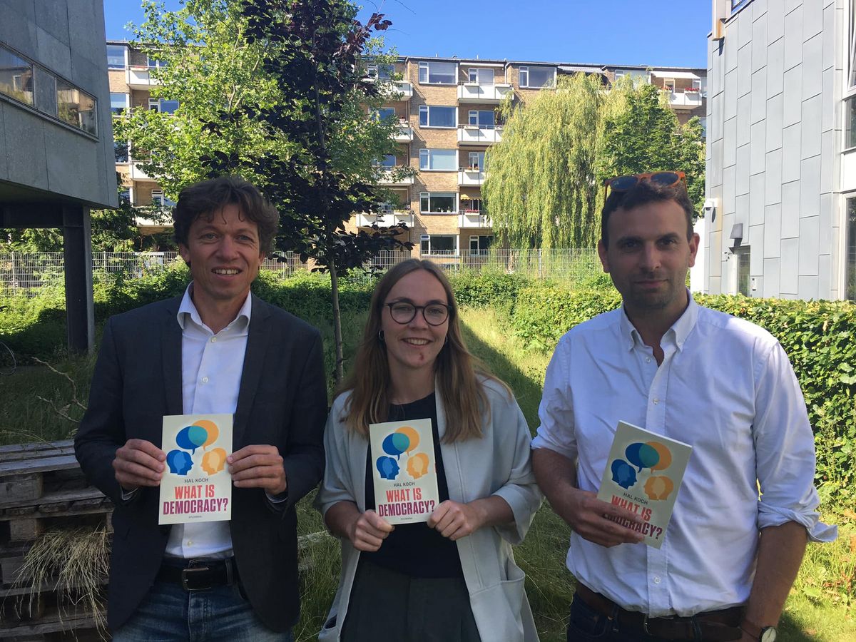 DUF udgiver 'Hvad er demokrati?' i engelsk oversættelse