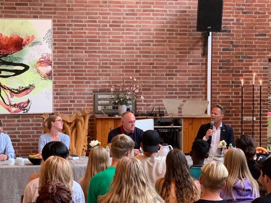 Panelsamtale med udenrigsministeren: Sådan kan ungdomsforeninger støtte Ukraine