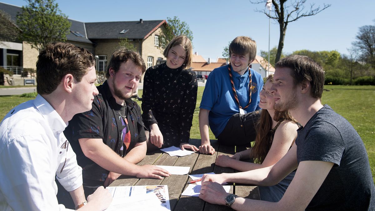 Nye uddannelser skal styrke unges samfundsengagement