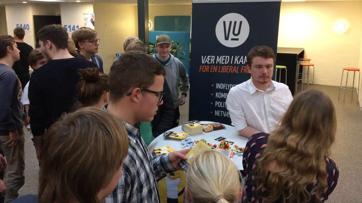 Unge erhvervsskoleelever finder troen på demokratiet