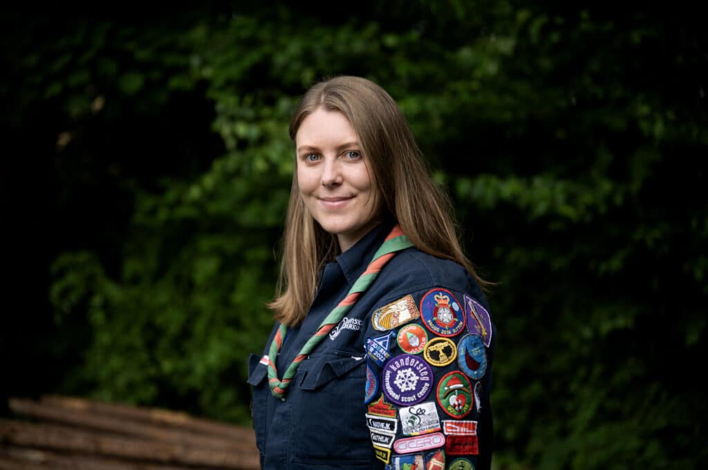 Portrætbillede af ung kvindelig spejder.